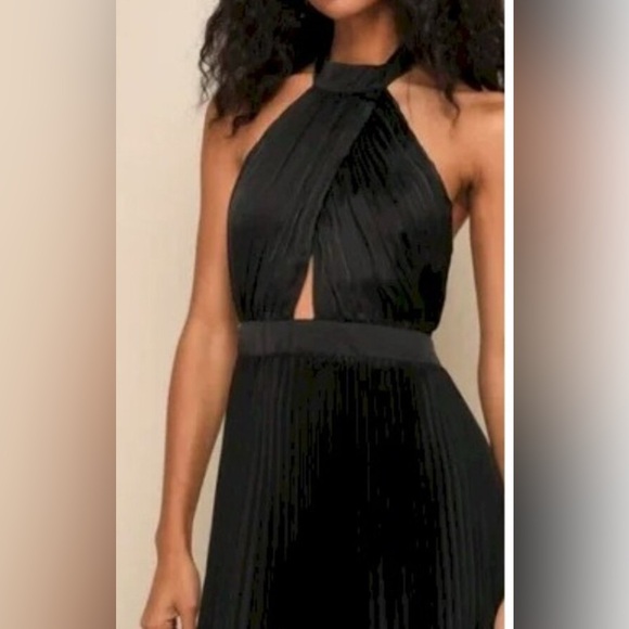 NWOT Lulus pleated halter neck cut out open back maxi dress silky long - Picture 3 of 6